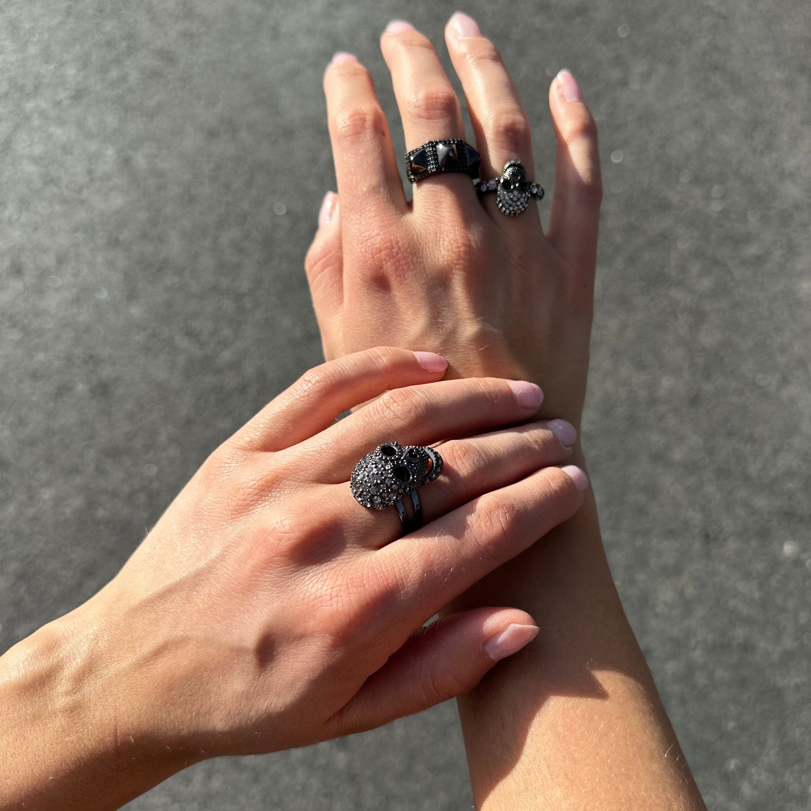 Sparkling stud ring - Gun